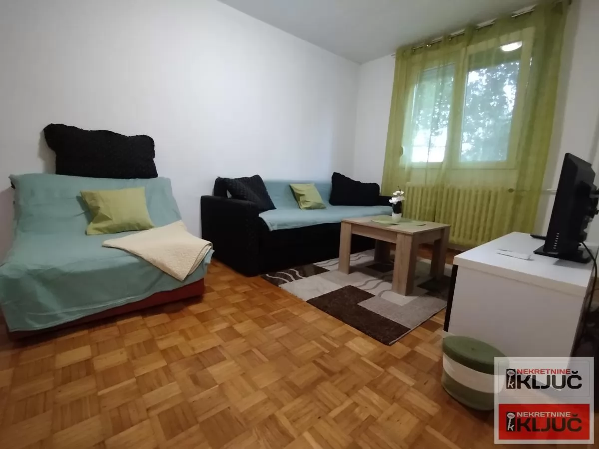 Dbar dvosoban stan na Detelinari 3