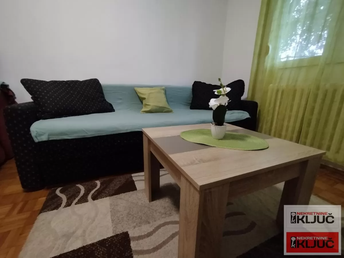 Dbar dvosoban stan na Detelinari 4