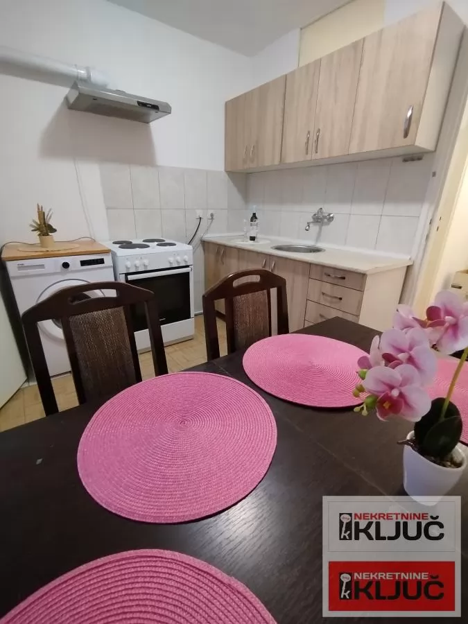 Dbar dvosoban stan na Detelinari 7