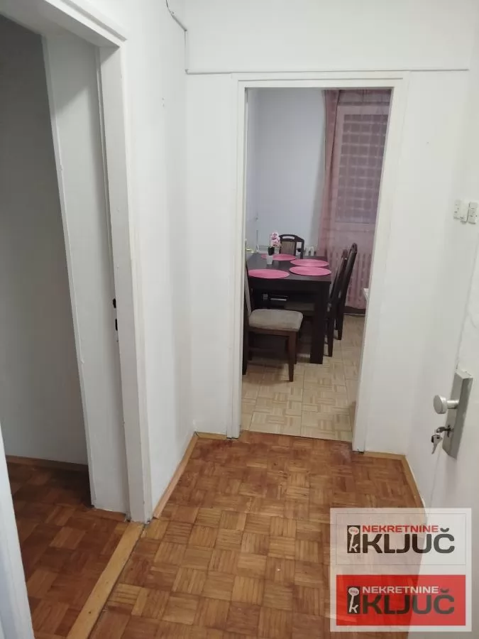 Dbar dvosoban stan na Detelinari 8
