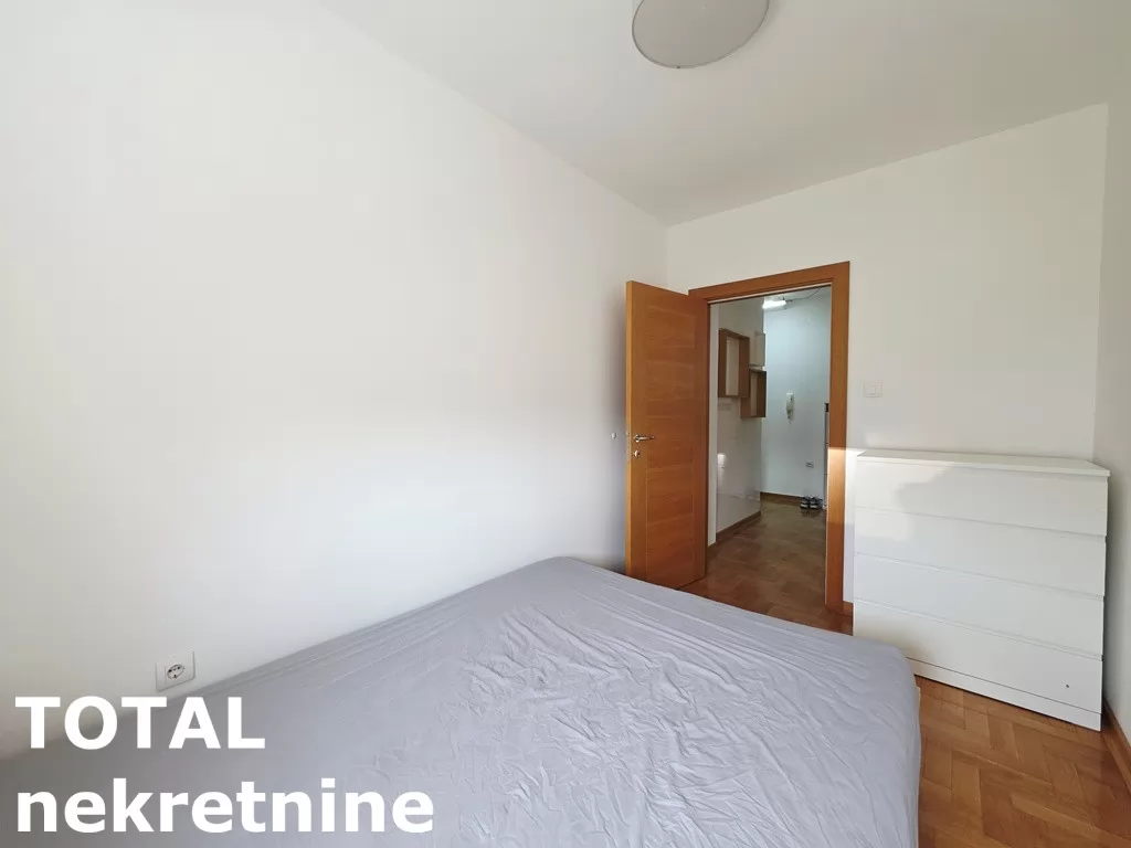 Stan,NOVI SAD,BULEVAR,kv: 42.00, € 158000, ID: 1102689 8