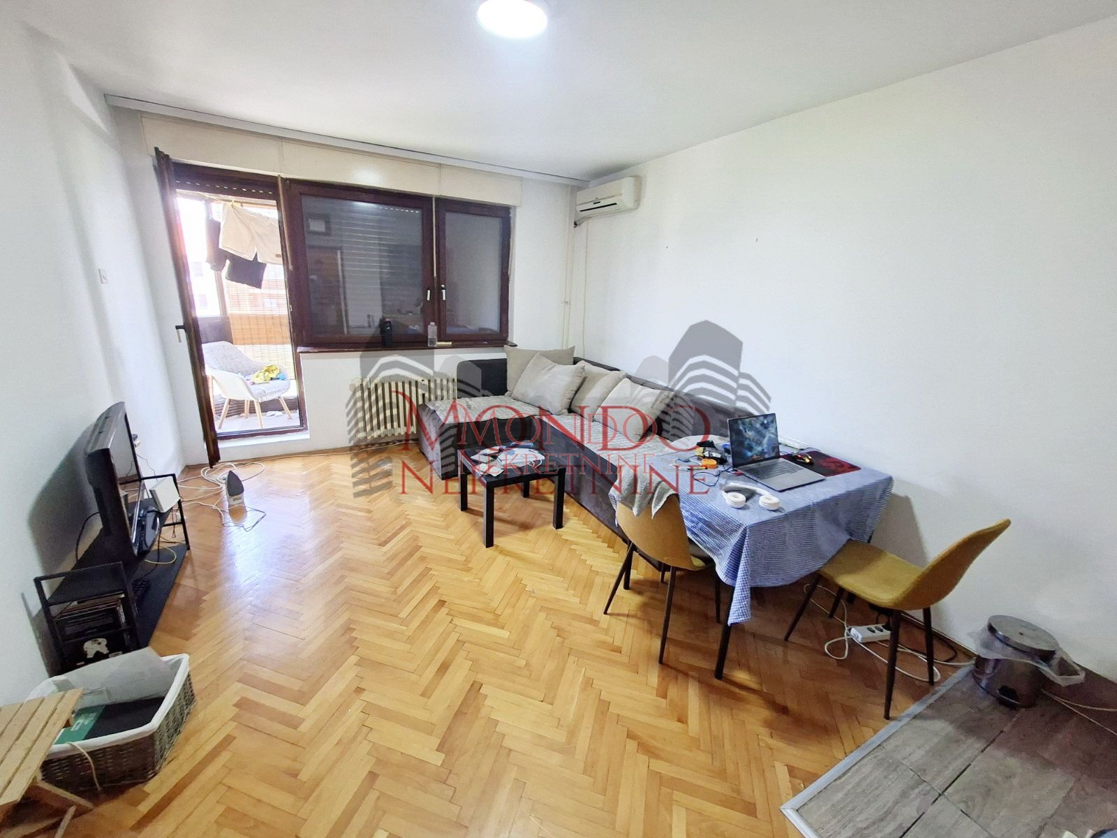 Garsonjera na Bulevaru Nemanjića 1