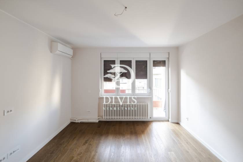 Trosoban salonski stan na prodaju u Krunskoj ulici  92m2 2
