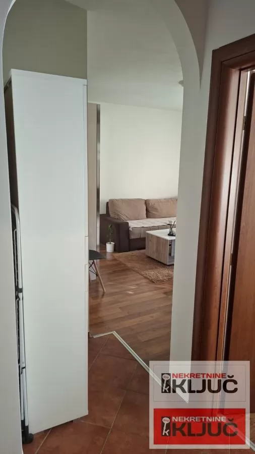 BULEVAR OSLOBOĐENJA IZDAJE SE JEDNOIPOSOBAN NAMEŠTEN STAN 13