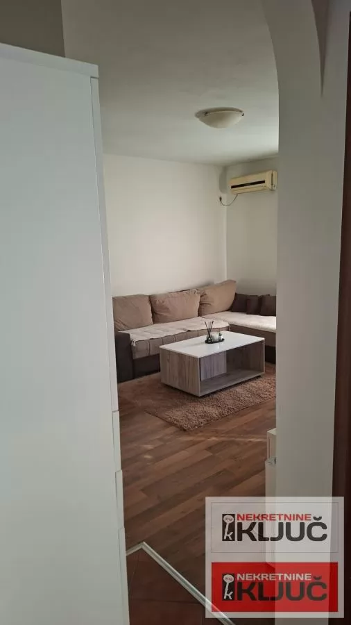 BULEVAR OSLOBOĐENJA IZDAJE SE JEDNOIPOSOBAN NAMEŠTEN STAN 22