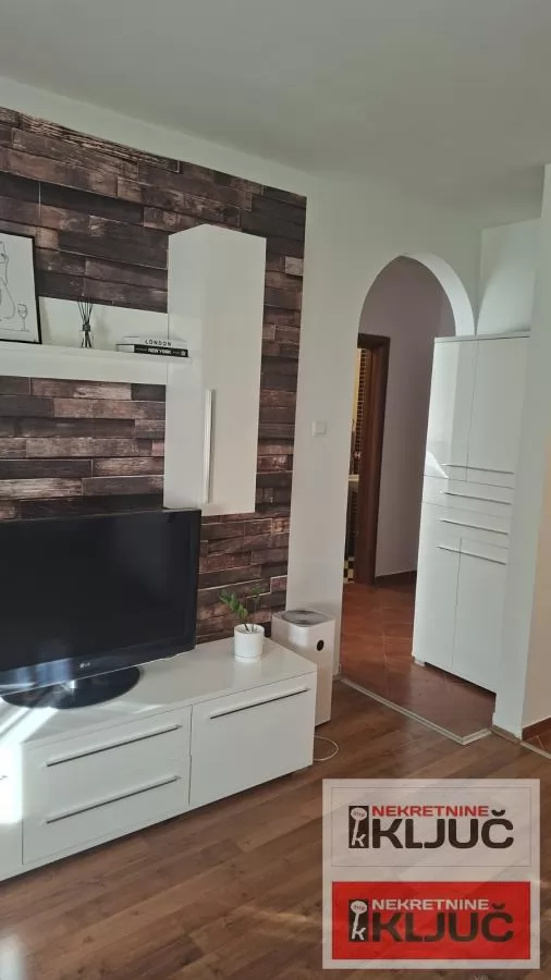 BULEVAR OSLOBOĐENJA IZDAJE SE JEDNOIPOSOBAN NAMEŠTEN STAN 4