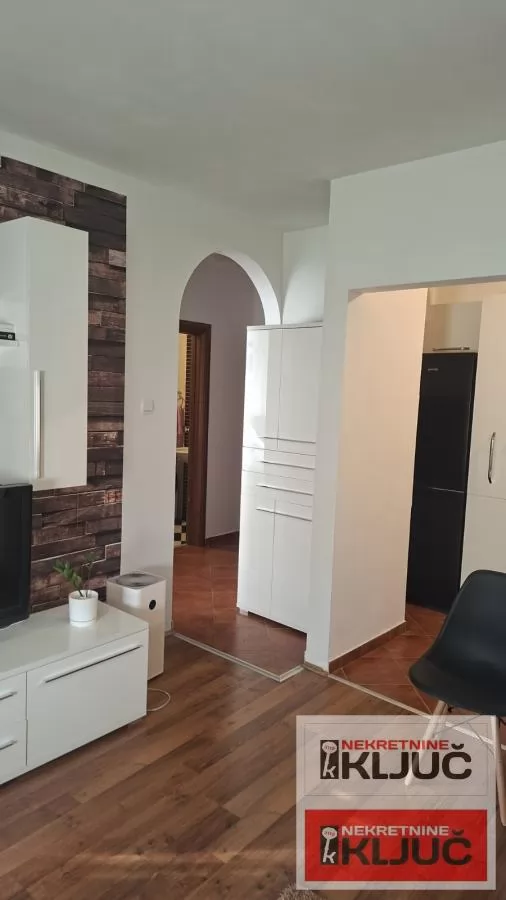 BULEVAR OSLOBOĐENJA IZDAJE SE JEDNOIPOSOBAN NAMEŠTEN STAN 6