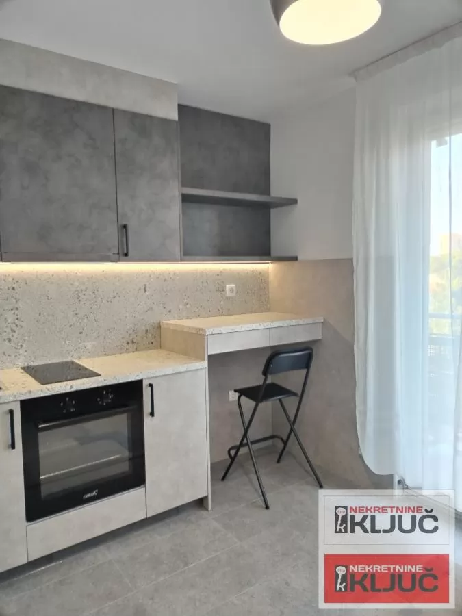 MIČURINOVA-renovirana garsonjera-odmah useljivo 2