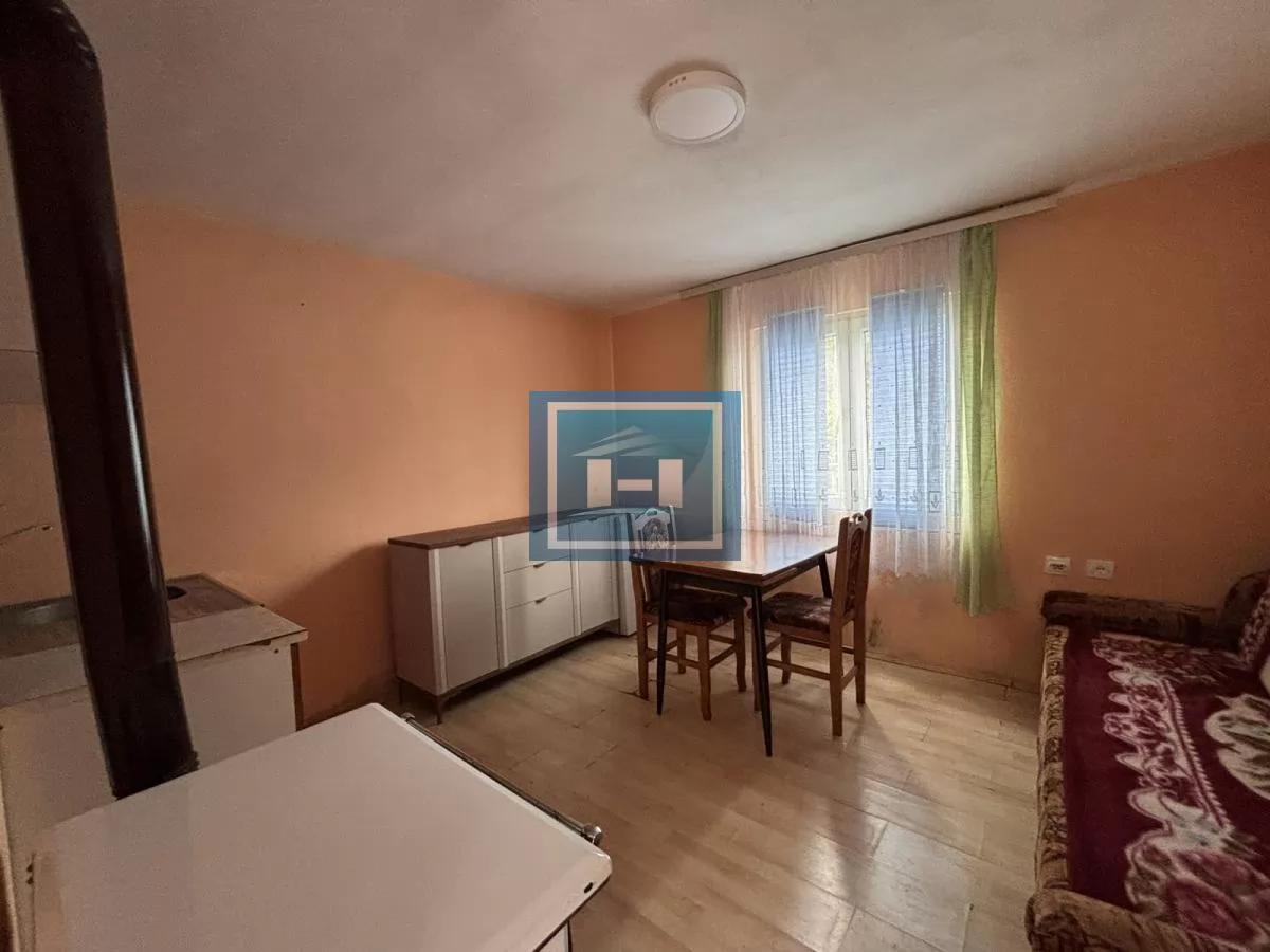 Na prodaju dve kuće u Smederevskoj Palanci – odlična lokacija, useljivo 1