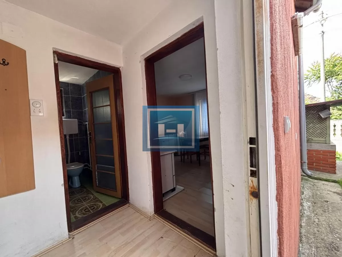 Na prodaju dve kuće u Smederevskoj Palanci – odlična lokacija, useljivo 4