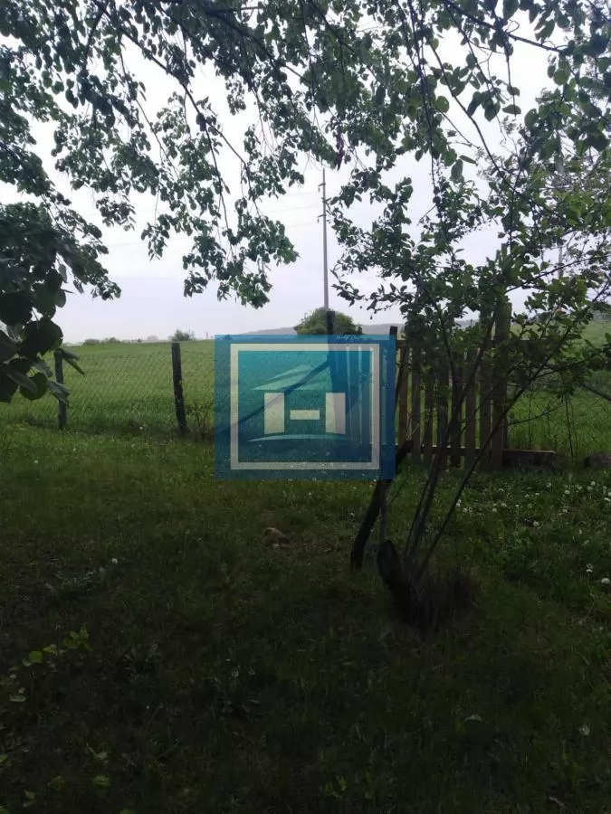 Na prodaju kuća sa velikim placem 11