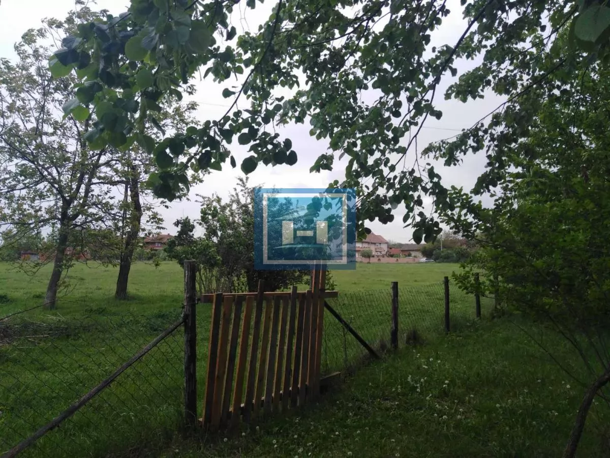Na prodaju kuća sa velikim placem 13