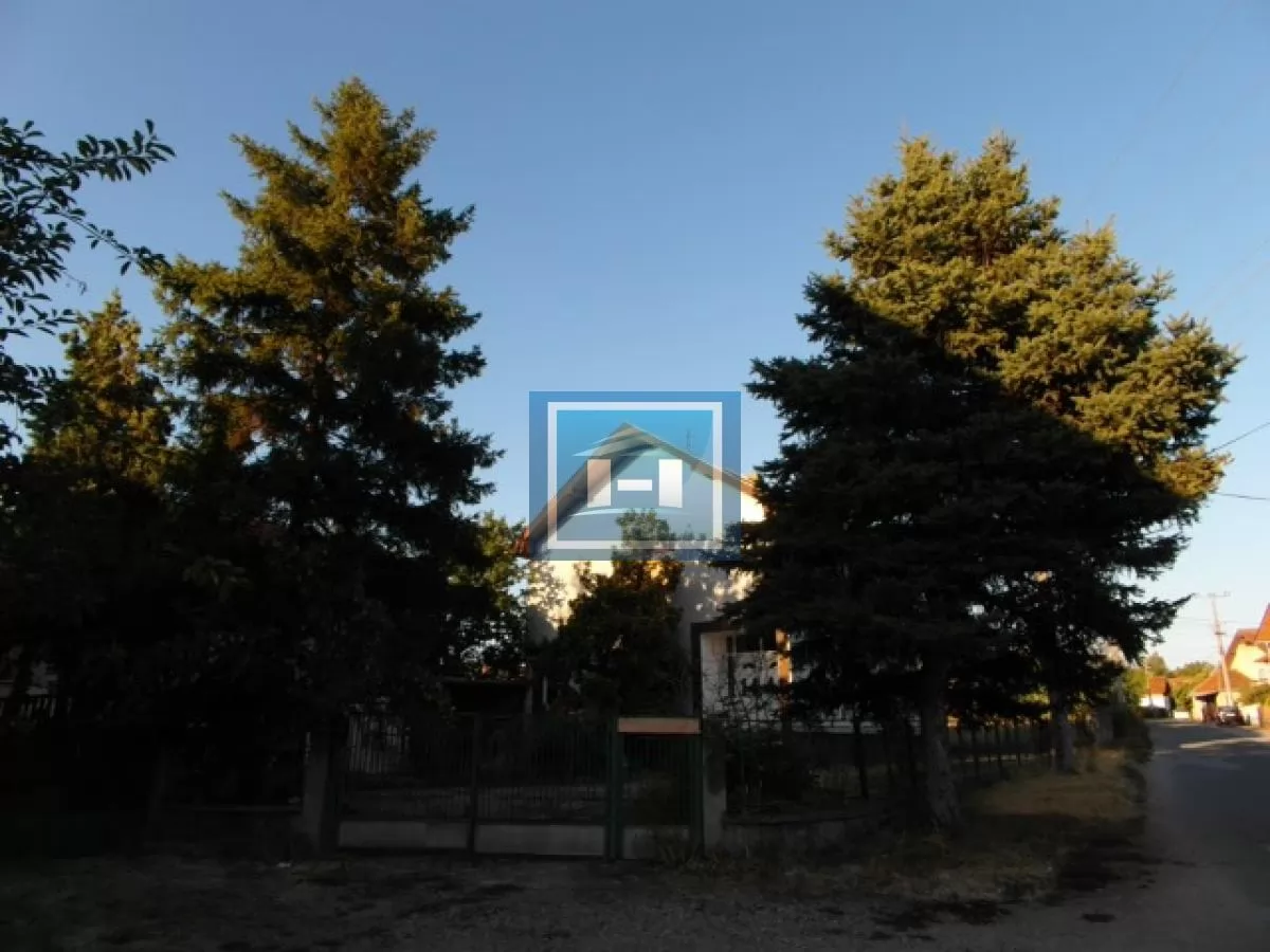 Na prodaju kuća sa velikim placem 18