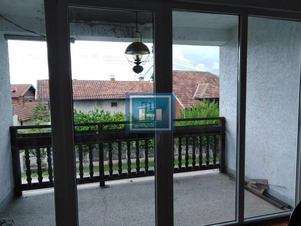 Na prodaju kuća sa velikim placem 3