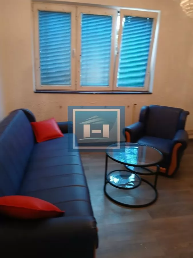 Na prodaju kuća sa velikim placem 6