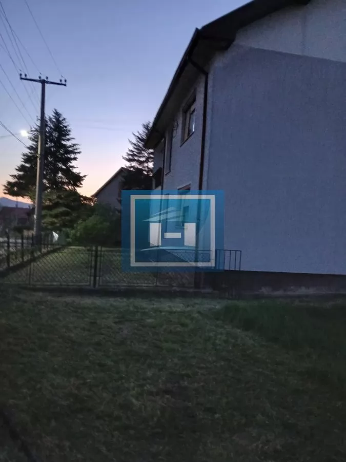 Na prodaju kuća sa velikim placem 7