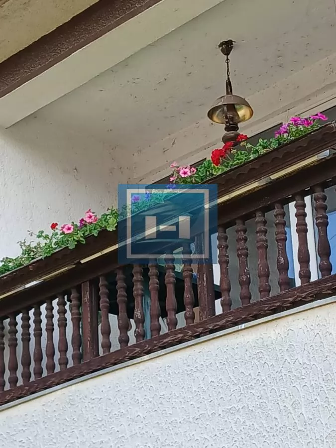 Na prodaju kuća sa velikim placem 8