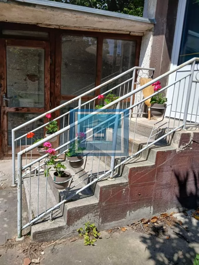 Na prodaju kuća sa velikim placem 9