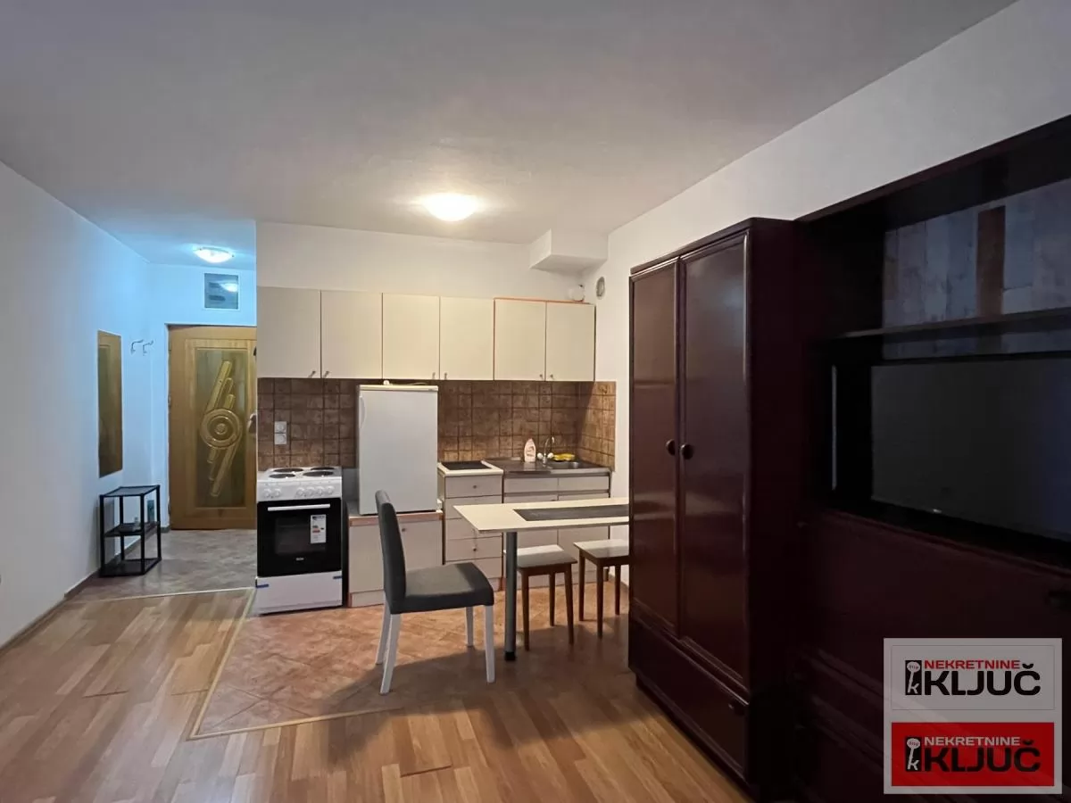 Garsonjera 31 m², Spens, Novi Sad, 5/6 sprat 1