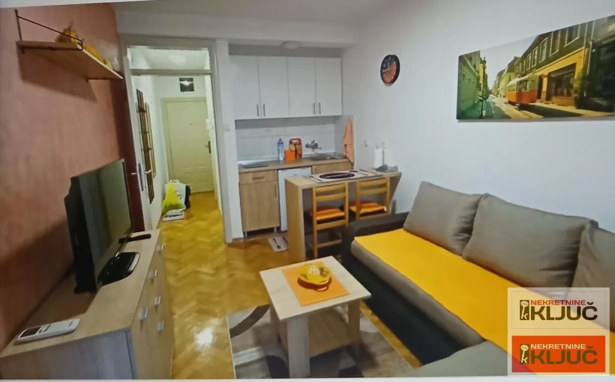 Garsonjera na Novoj Detelinari, 25 m², 5. sprat 1