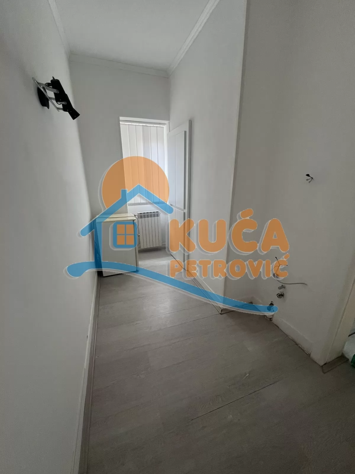 Lokal, 28 m2, Crveni Pevac, Bulevar dr Zorana ID: i-016035 1