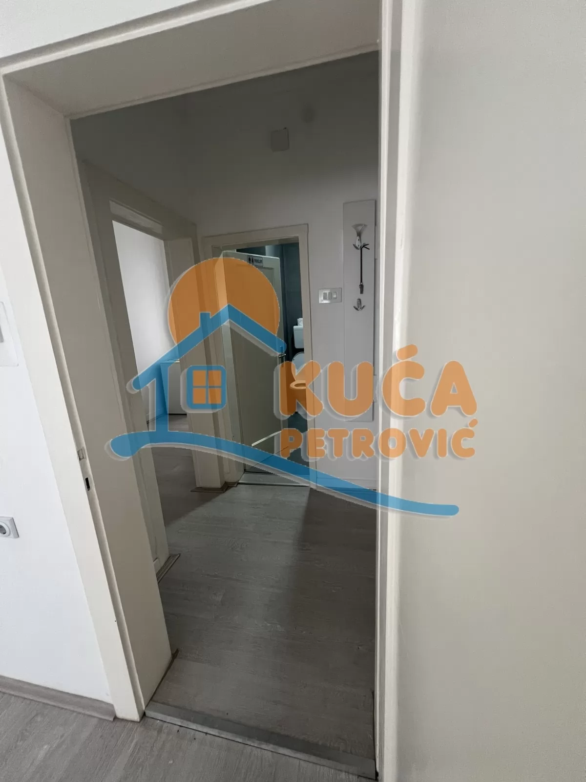 Lokal, 28 m2, Crveni Pevac, Bulevar dr Zorana ID: i-016035 2