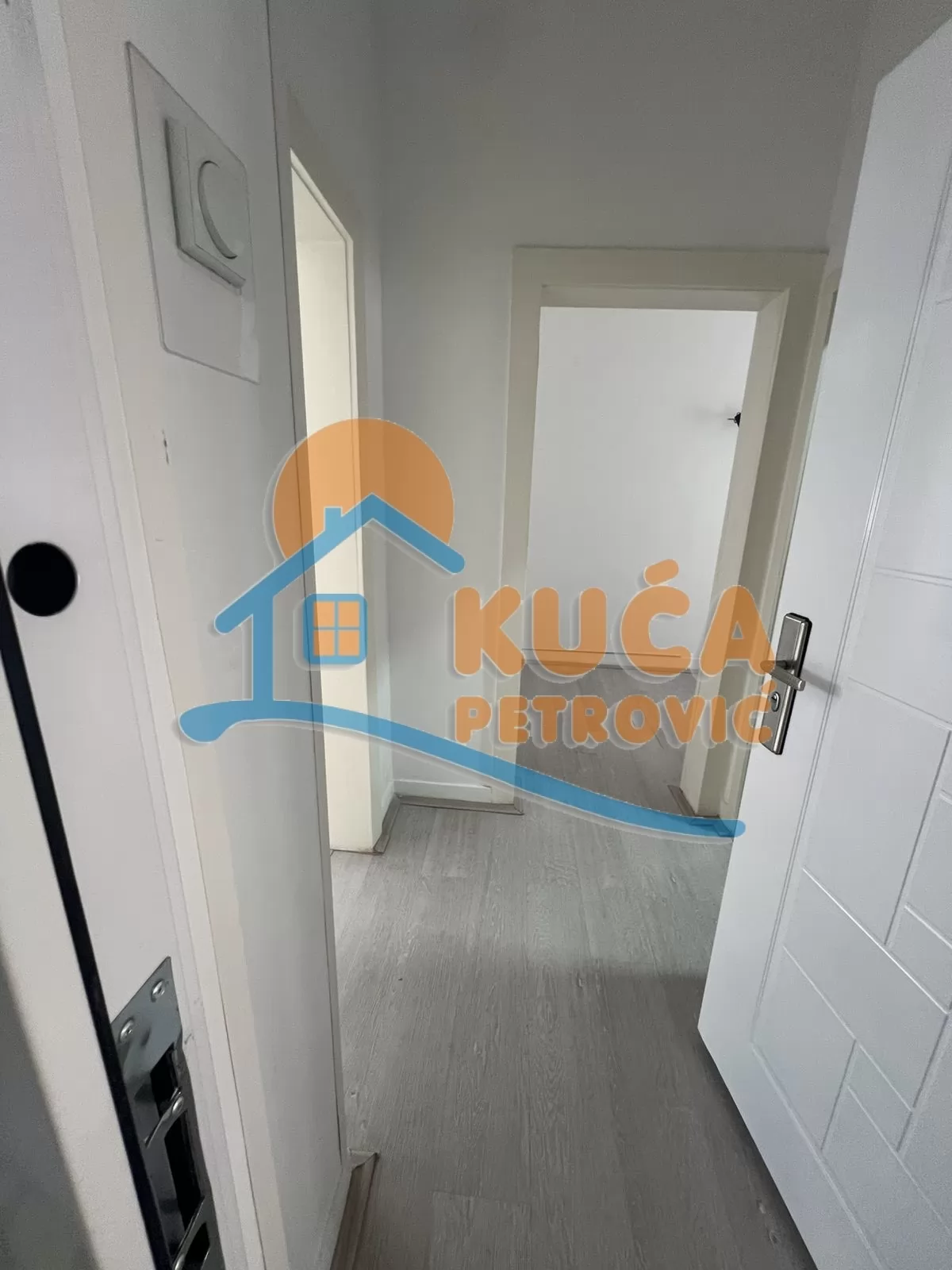 Lokal, 28 m2, Crveni Pevac, Bulevar dr Zorana ID: i-016035 4