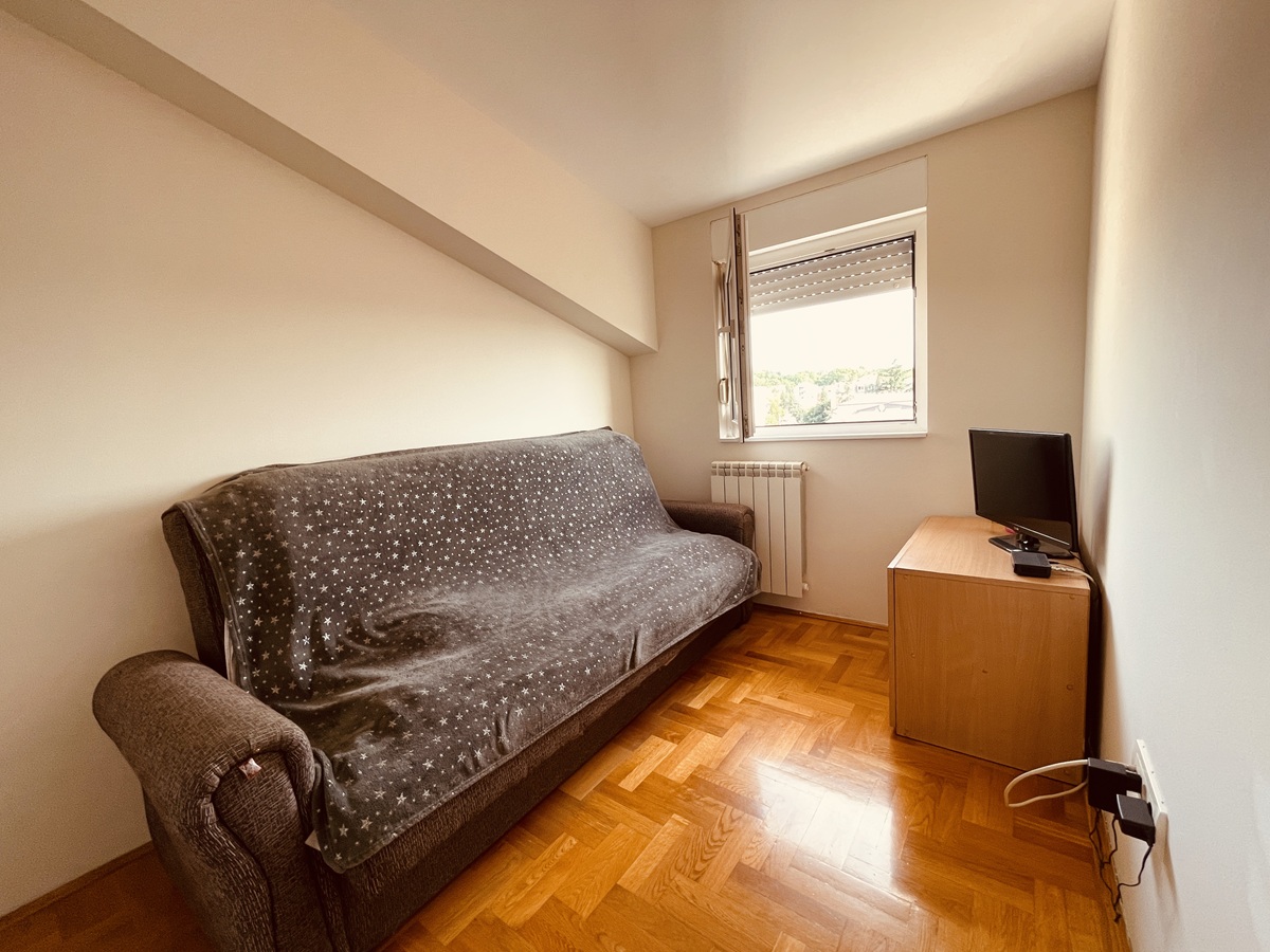 Prodaje se 3 0 stan kod Aviv parka  58m2 4