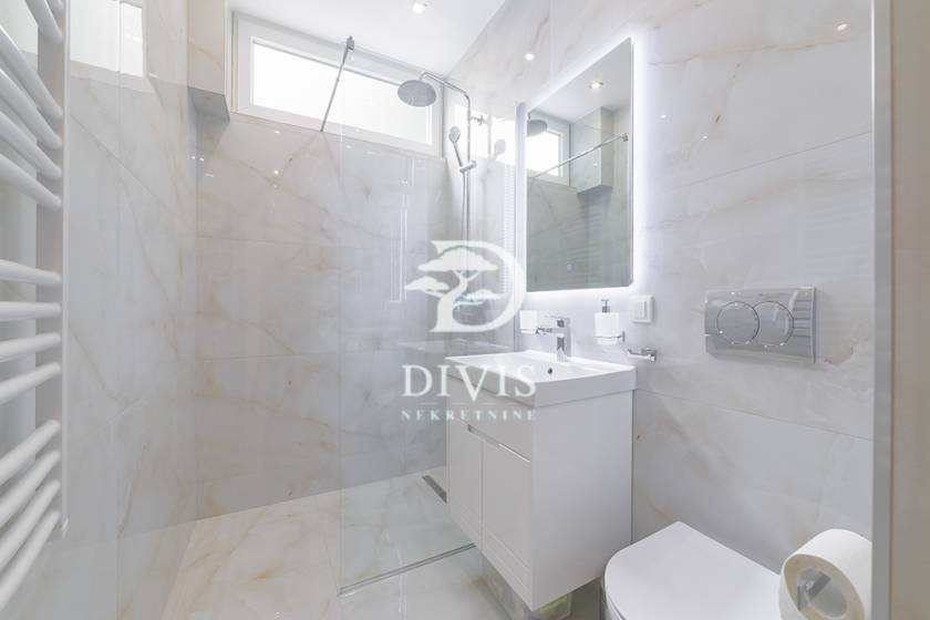 Renoviran 4 0 stan u blizini Tašmajdana  80m2 4