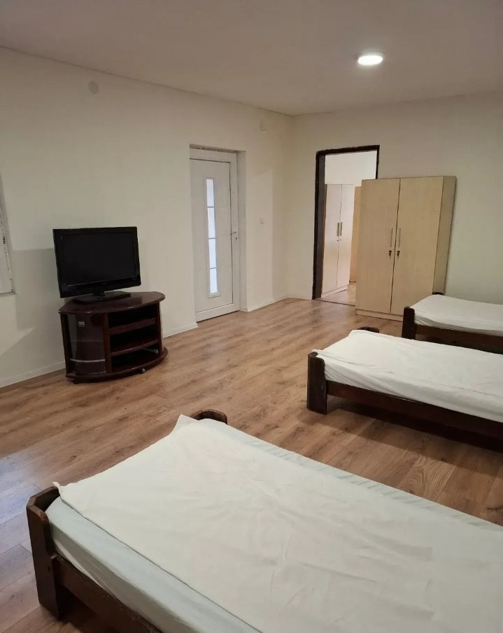 Smeštaj za radnike Surčin Boljevci 3
