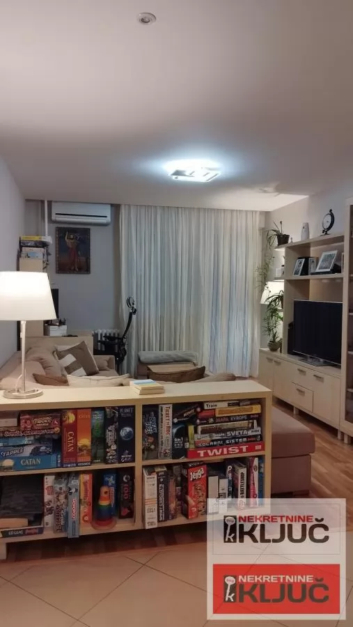 NOVO NASELJE, 75m2+terasa, Trosoban, Renoviran 11