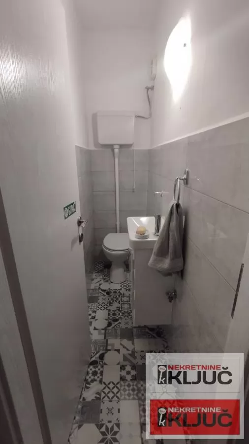 NOVO NASELJE, 75m2+terasa, Trosoban, Renoviran 12
