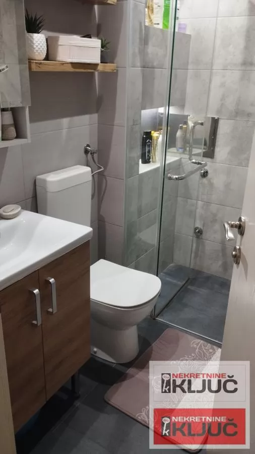 NOVO NASELJE, 75m2+terasa, Trosoban, Renoviran 13