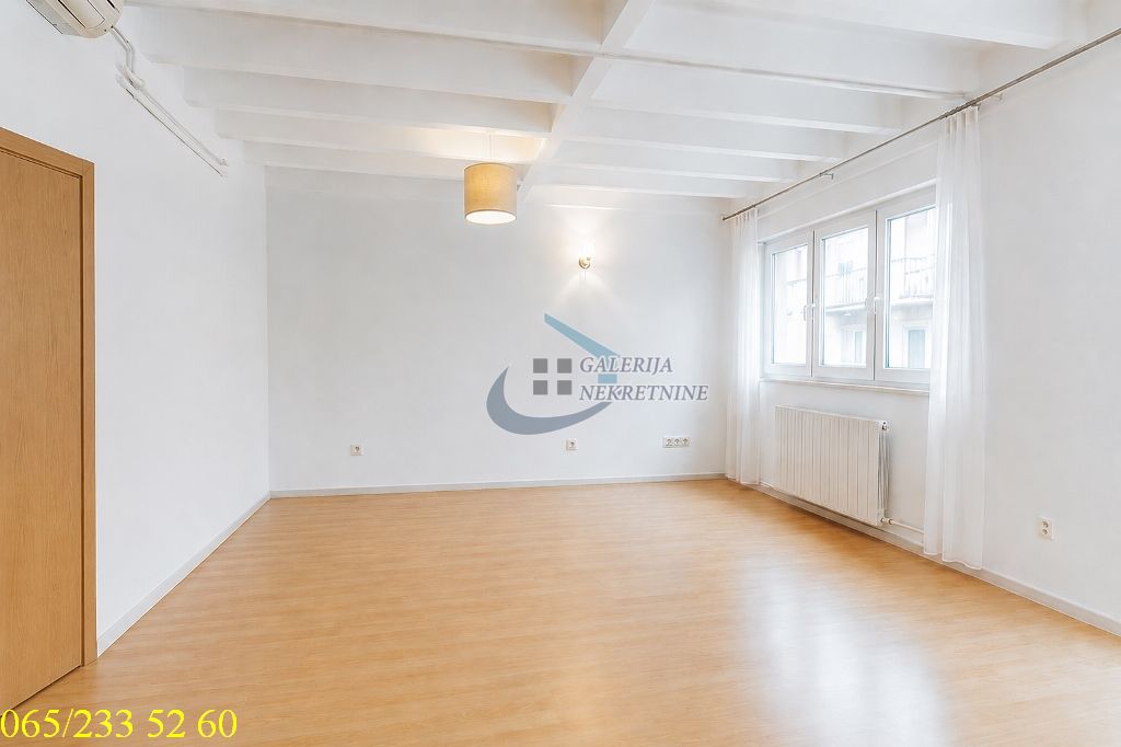 Stari Grad  Studentski Trg   Kapetan Mišina 68m2 1