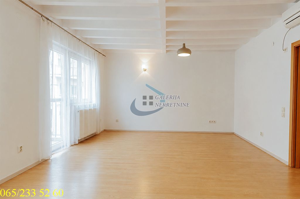Stari Grad  Studentski Trg   Kapetan Mišina 68m2 2