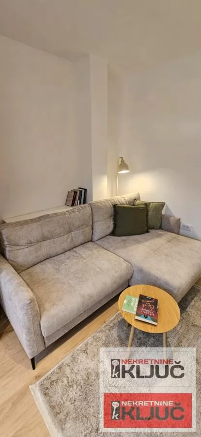 CENTAR IZDAJE SE MODERAN APARTMAN SA PARKING MESTOM 3