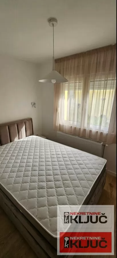 CENTAR IZDAJE SE MODERAN APARTMAN SA PARKING MESTOM 7