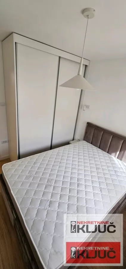 CENTAR IZDAJE SE MODERAN APARTMAN SA PARKING MESTOM 8