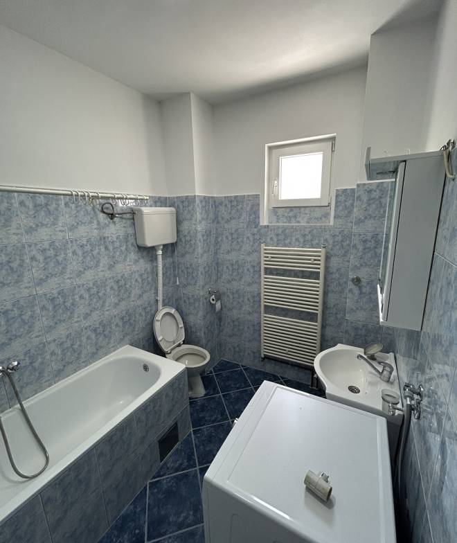 Izdaje se 3 0 stan na Zvezdari sa dvorištem  85m2 5