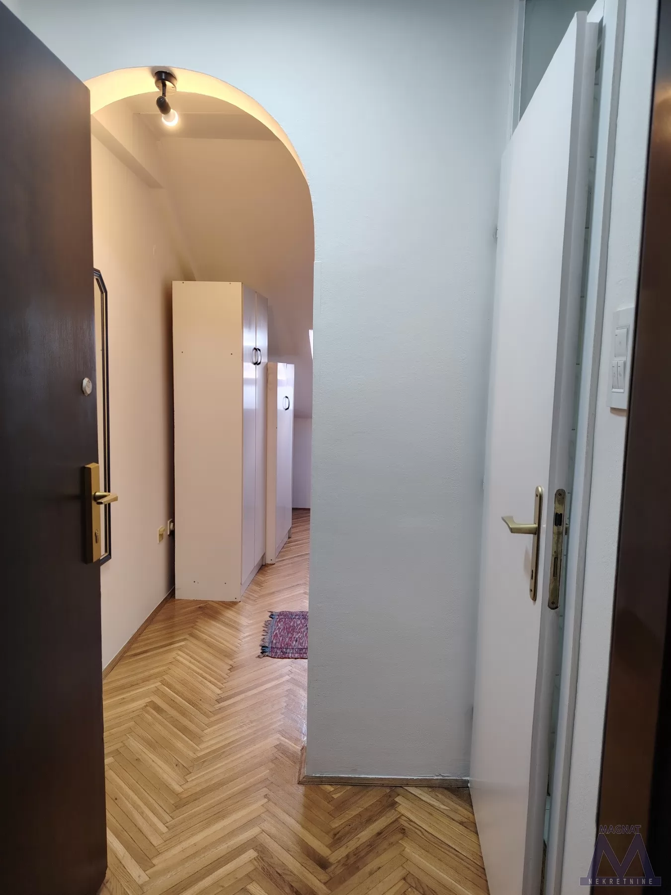 Stan,NOVI SAD,BULEVAR,kv: 24, € 250, ID: 9101958 11