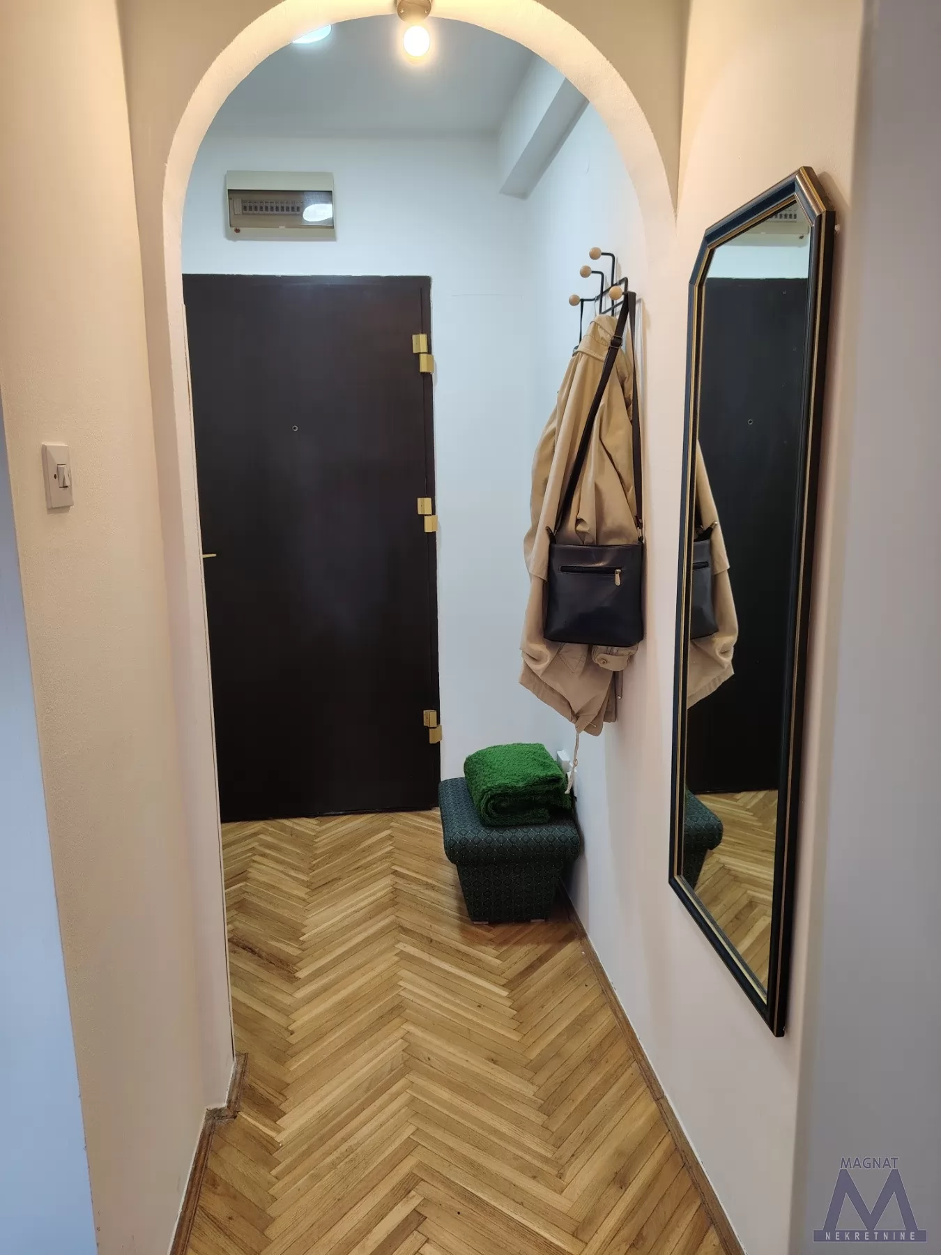 Stan,NOVI SAD,BULEVAR,kv: 24, € 250, ID: 9101958 8