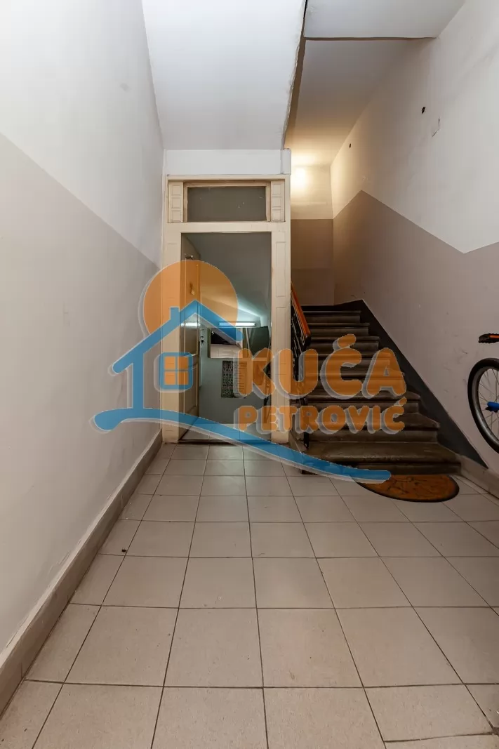 Trosoban stan, 110 m2, Centar, Nikole Pašića ID: p-016710 14