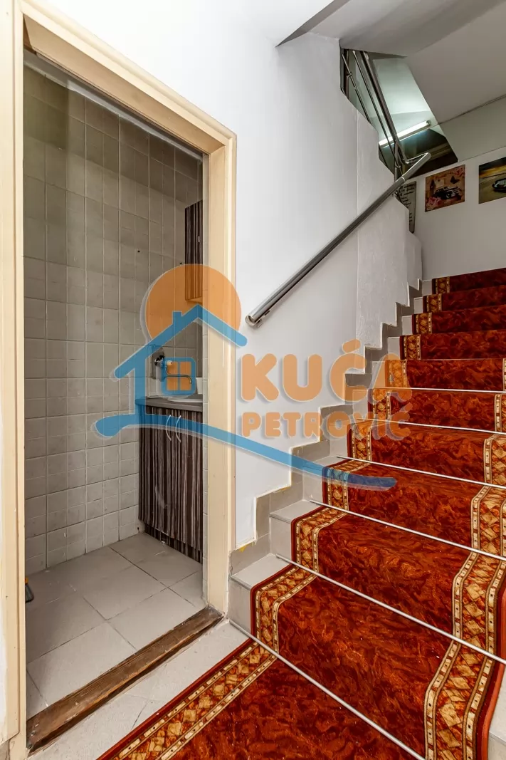 Trosoban stan, 110 m2, Centar, Nikole Pašića ID: p-016710 16