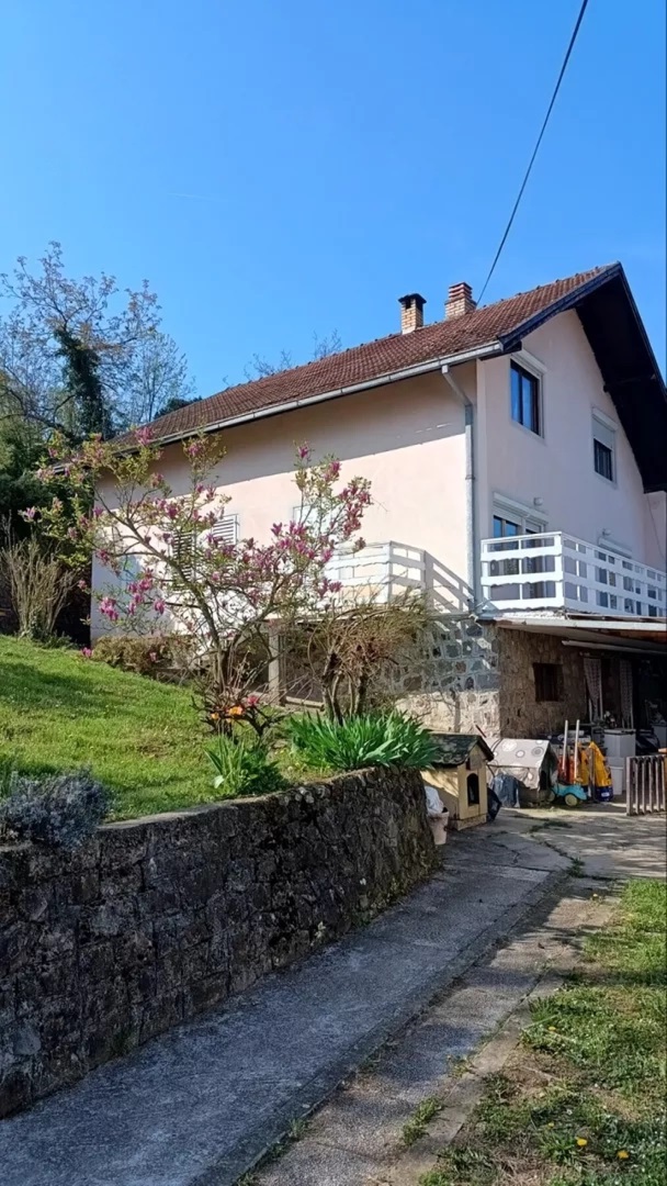 Prodajem kucu u Artiljevu Sremska Kamenica Novi Sad 1