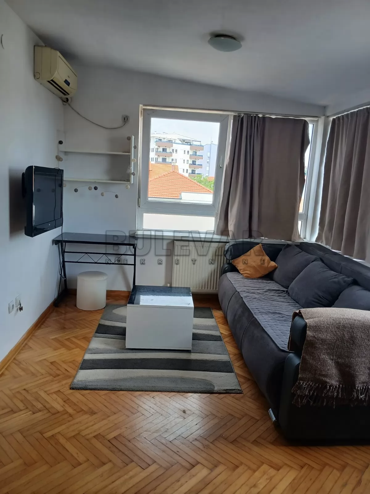 četvorosoban stan, 38 m2, Bulevar kraljice Marije ID: i-016715 1