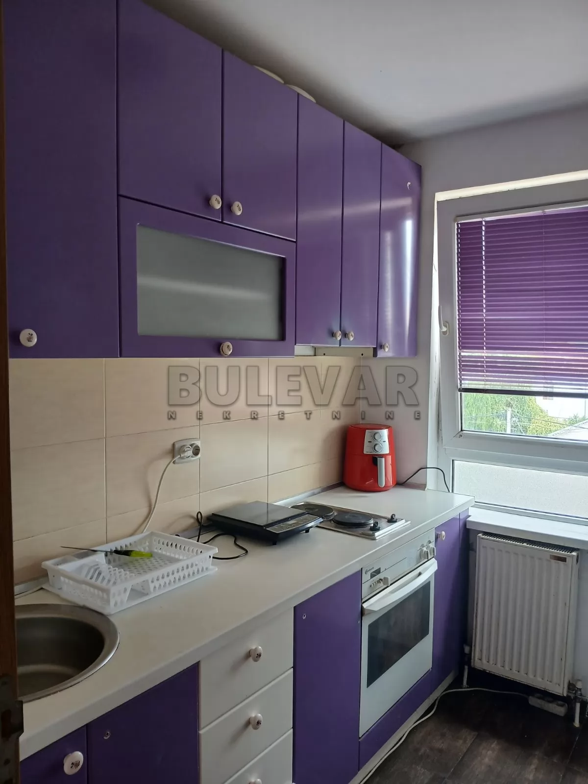 četvorosoban stan, 38 m2, Bulevar kraljice Marije ID: i-016715 2