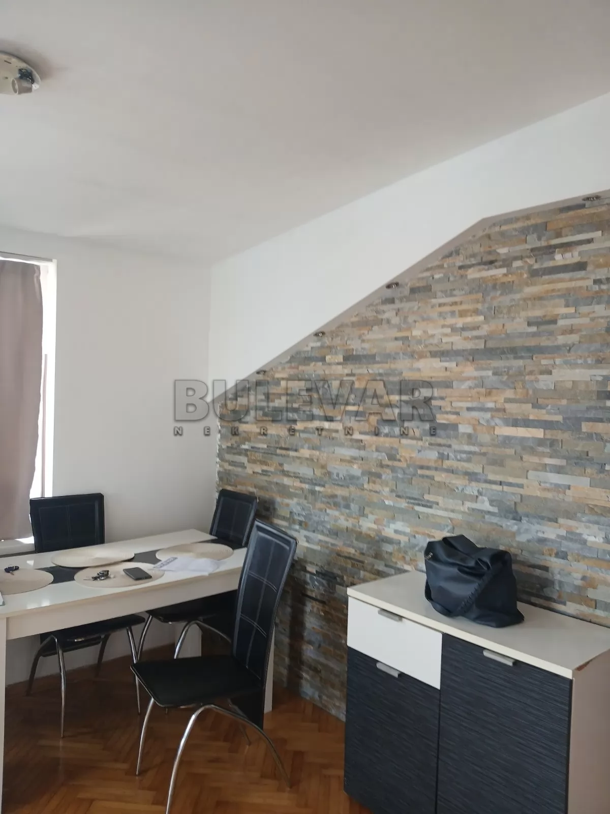 četvorosoban stan, 38 m2, Bulevar kraljice Marije ID: i-016715 3