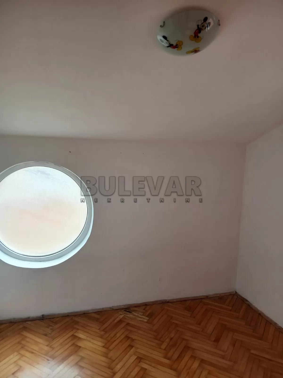 četvorosoban stan, 38 m2, Bulevar kraljice Marije ID: i-016715 4
