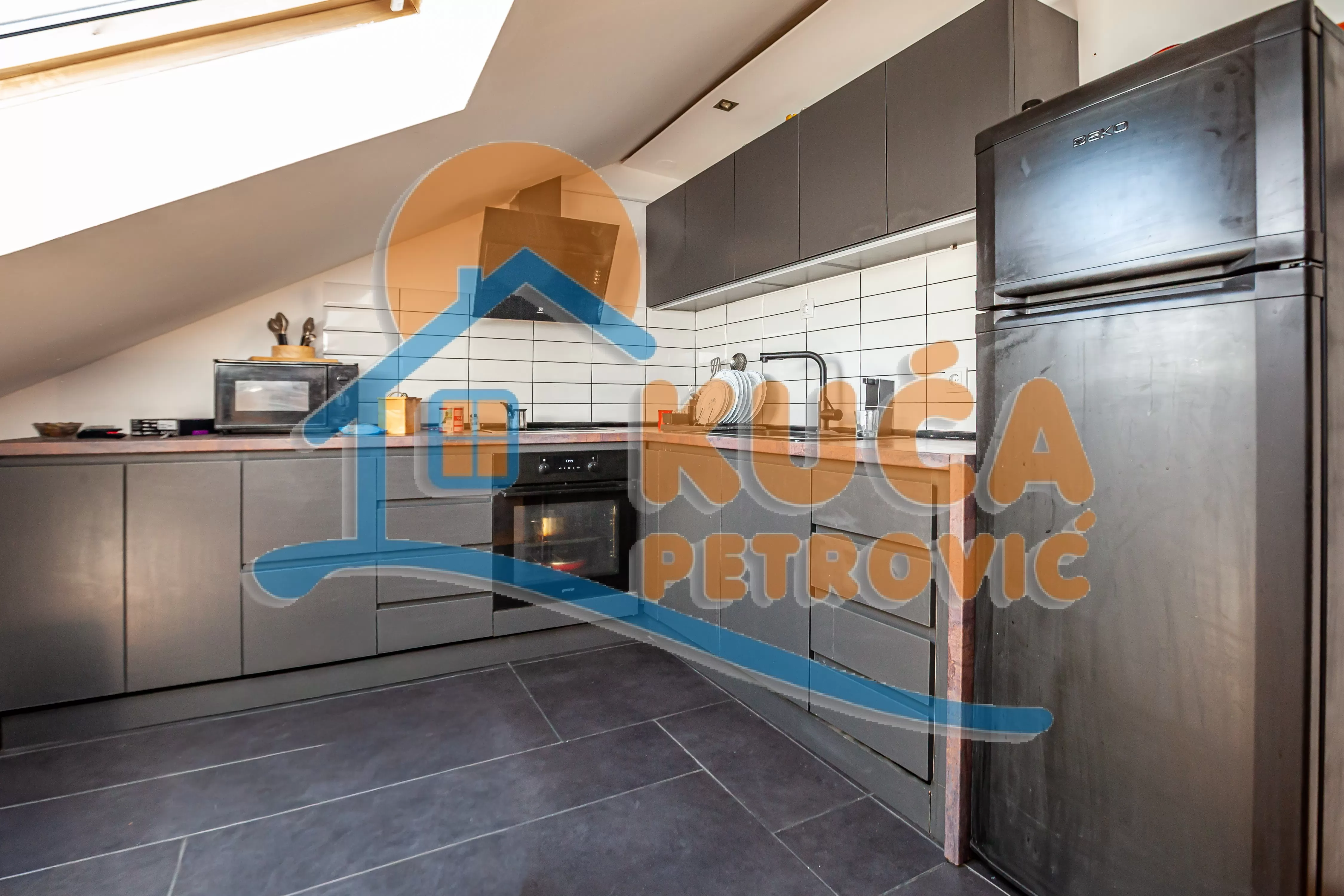 Dvosoban stan, 90 m2, Čair, 9. brigade ID: p-016721 9