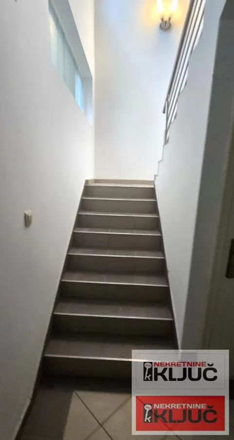 VETERNIK IZDAJE SE VIŠENAMENSKA HALA 7